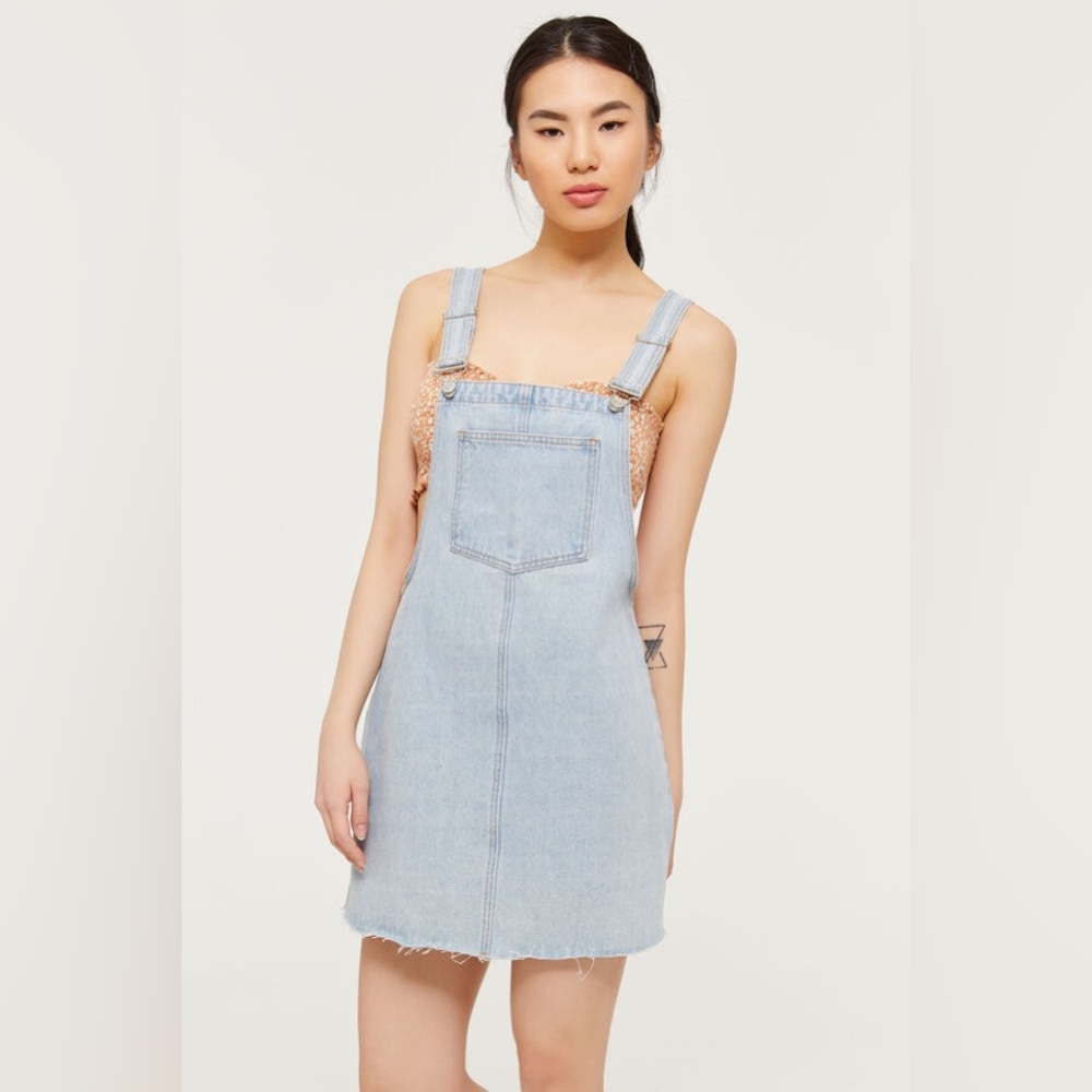 5/25$ ✨ Denim overall dress